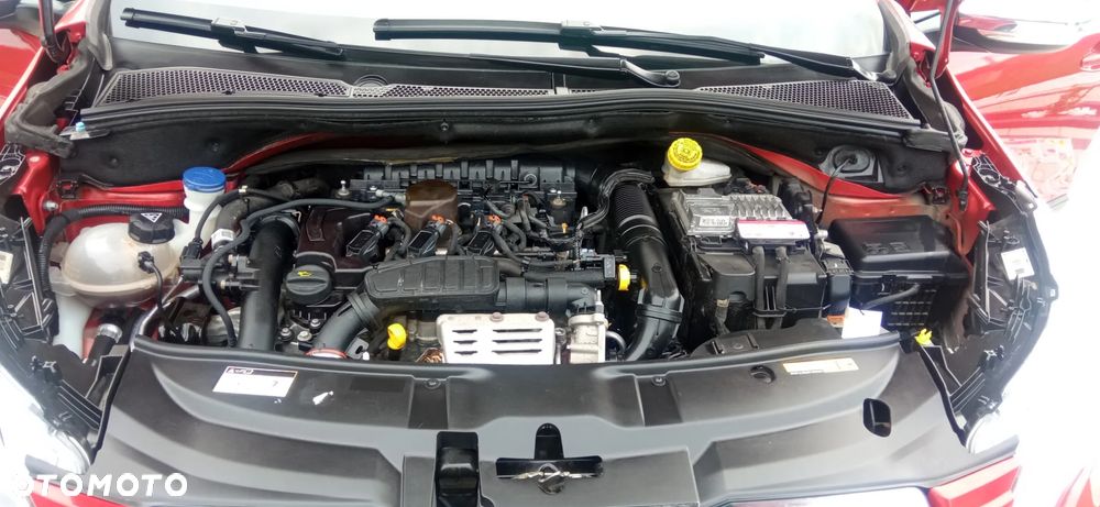 Peugeot 2008 1.2 Pure Tech Style S&S - 24