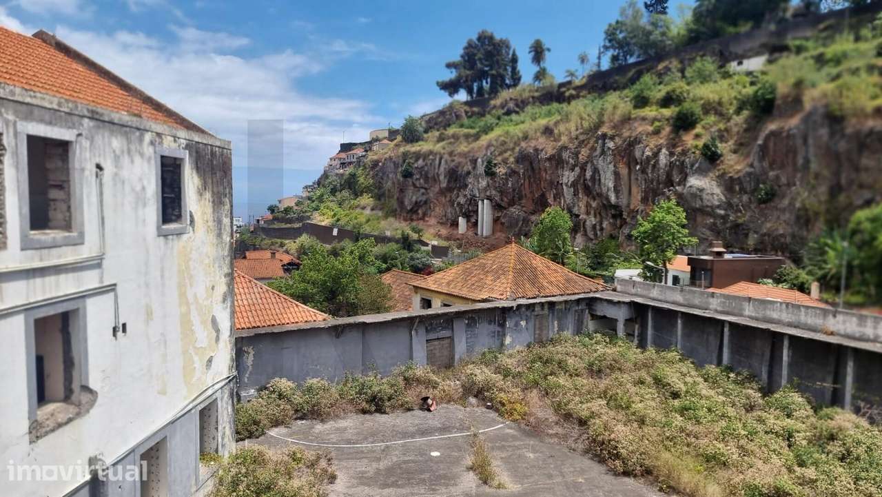 Prédio de grande volumetria no Funchal - Grande imagem: 3/30