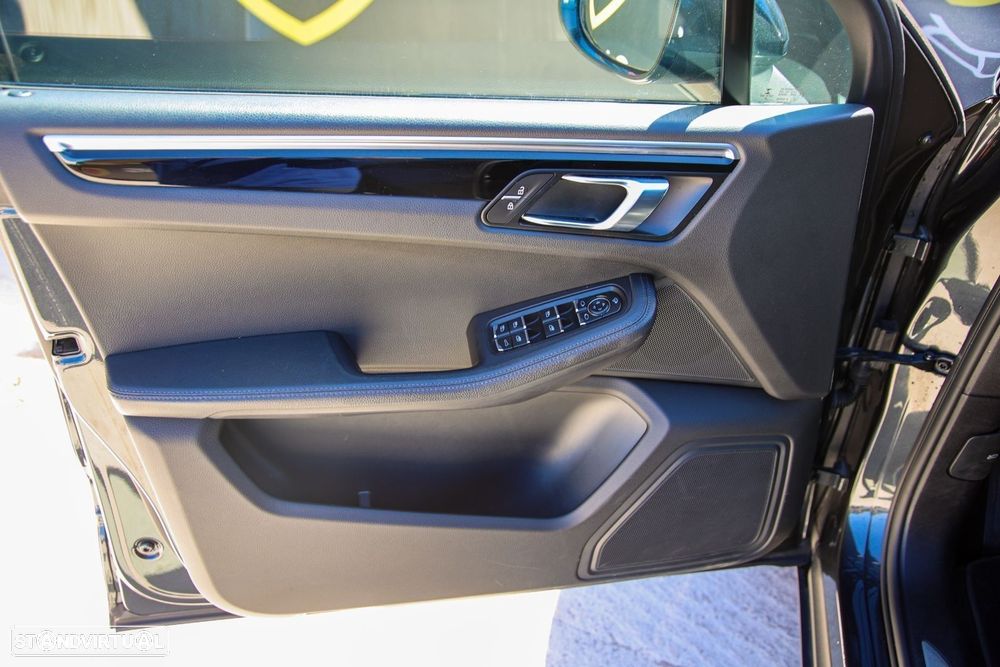 Porsche Macan S - 23