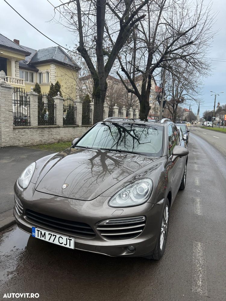 Porsche Cayenne - 1