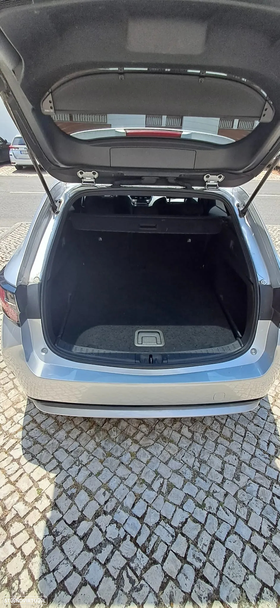 Toyota Corolla Touring Sports 1.8 Hybrid Comfort+P.Sport - 10