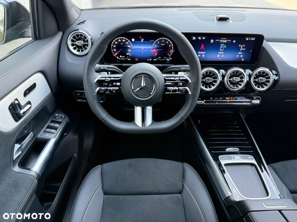 Mercedes-Benz GLA - 13