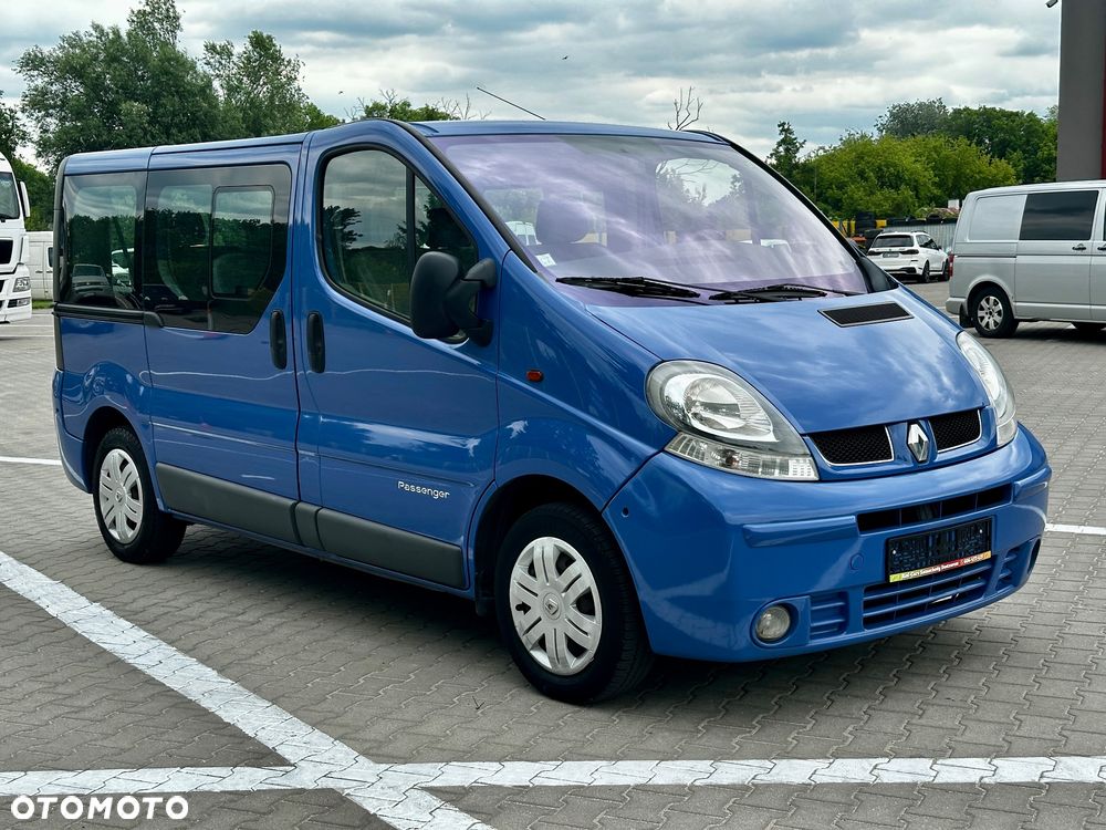 Renault Trafic Passenger - 17