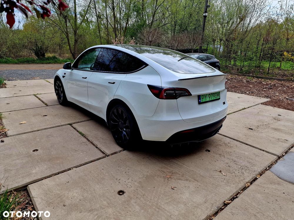Tesla Model Y Long Range AWD - 12