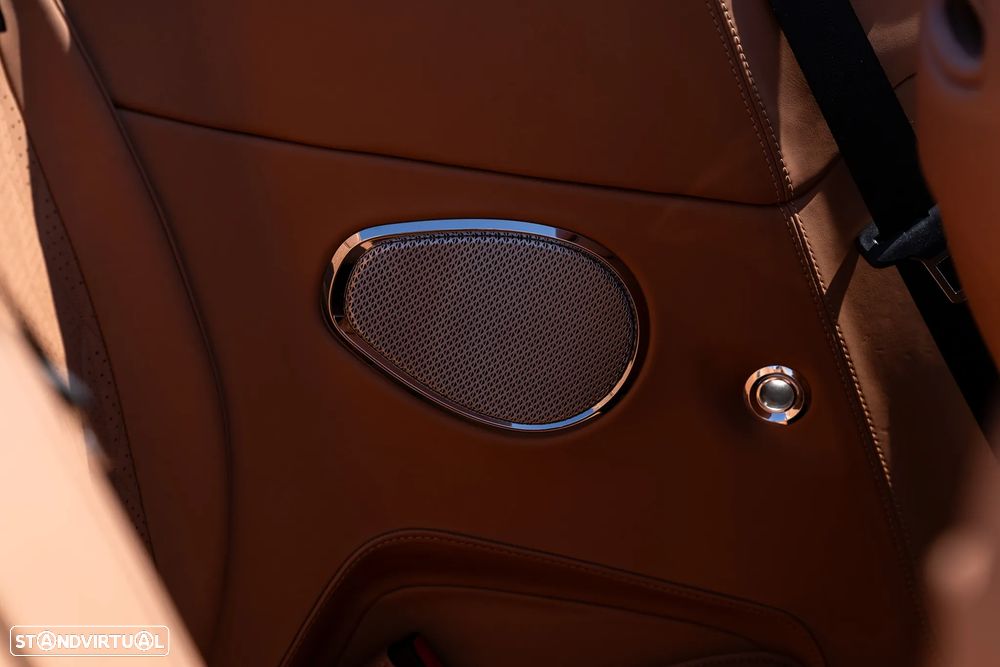Aston Martin DB12 Volante V8 Auto - 11