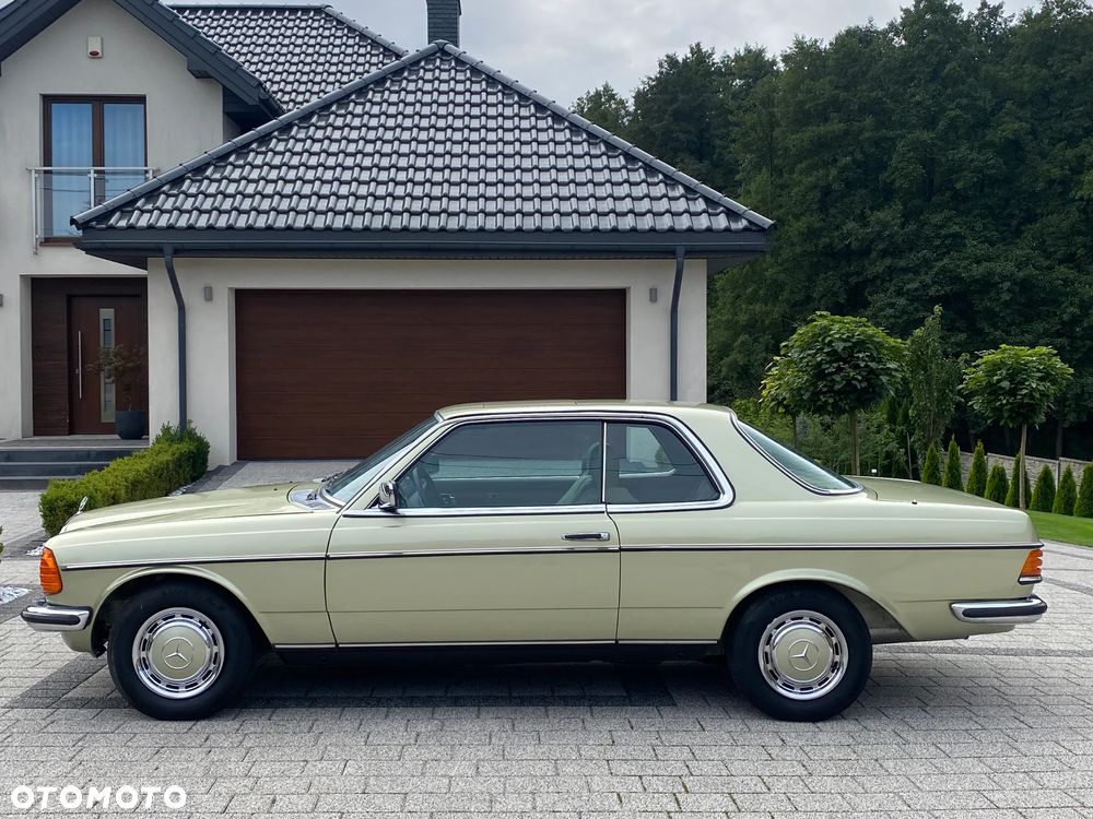 Mercedes-Benz W123 - 17