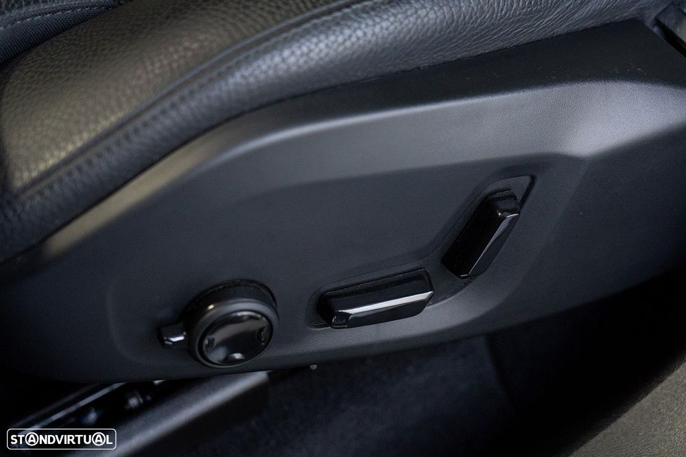 Volvo XC 60 2.0 T6 PHEV Plus Dark AWD - 26