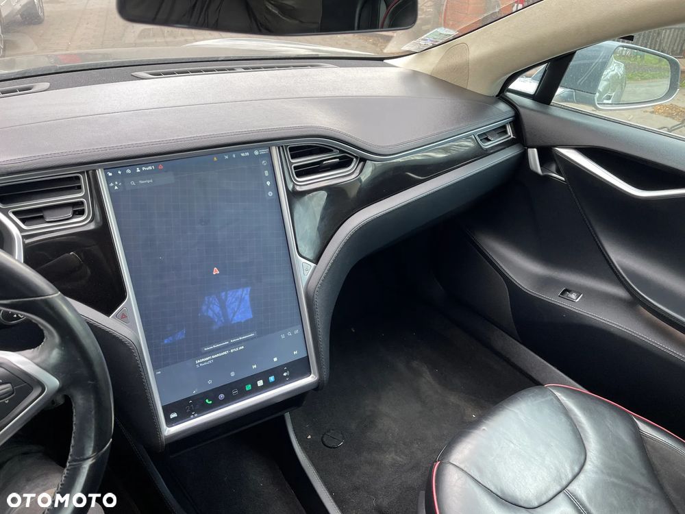Tesla Model S - 10