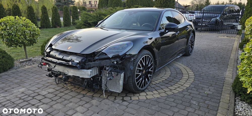 Porsche Panamera 4 E-Hybrid - 4