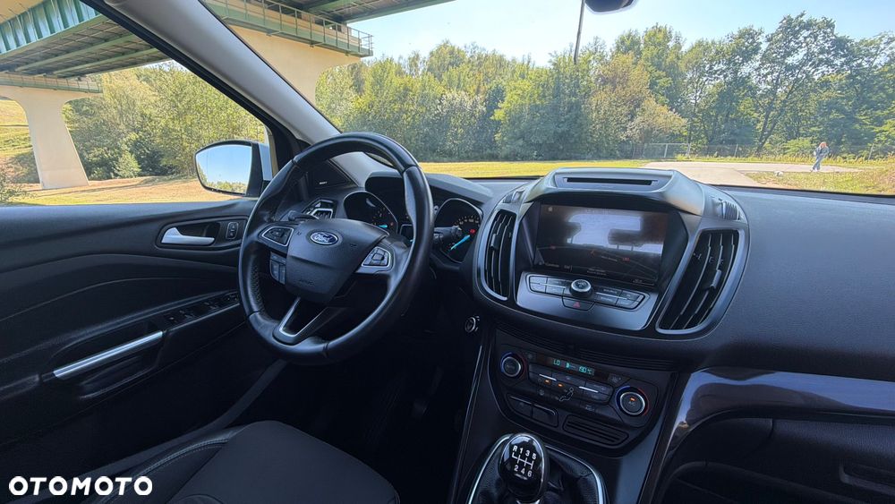 Ford Kuga 2.0 TDCi 2x4 Black & Silver - 25