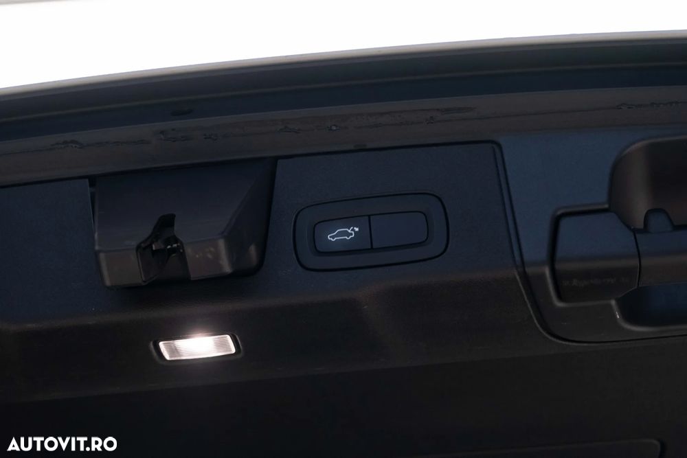 Volvo XC 60 B4 D AWD Geartronic RDesign - 33