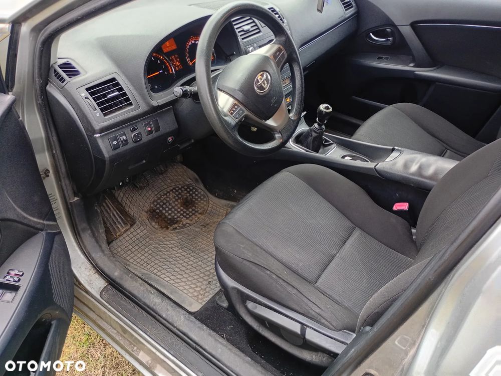 Toyota Avensis 2010 photo 3
