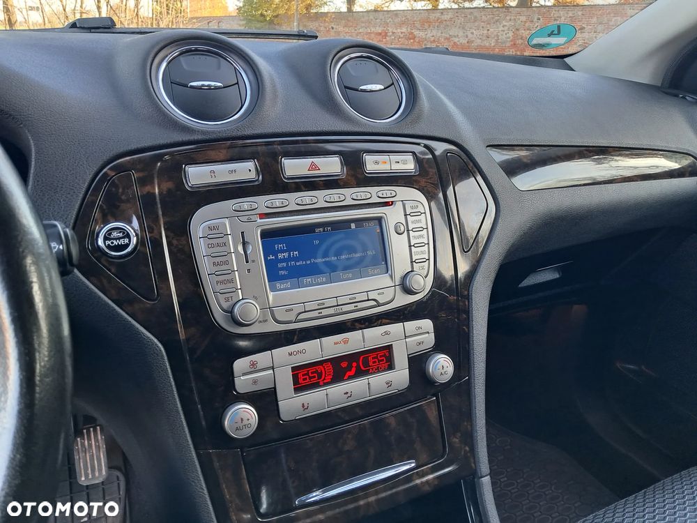 Ford Mondeo 2.0 Ghia - 23