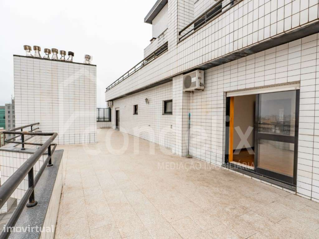 T4 exclusivo com 70 m² de terraço, no centro de Vila Nova de Gaia - View 2