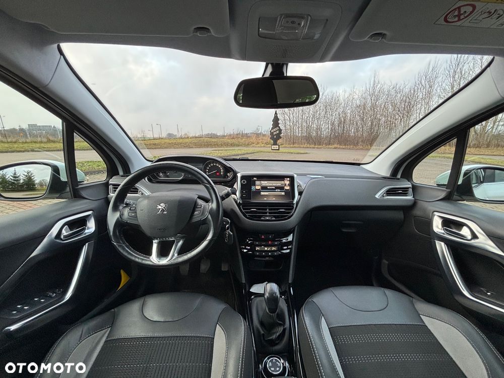 Peugeot 2008 1.2 Pure Tech Allure S&S - 8
