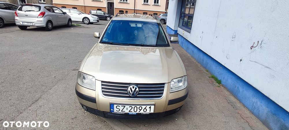 Volkswagen Passat - 1