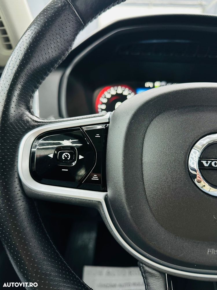 Volvo XC 90 D5 AWD Geartronic Momentum - 36