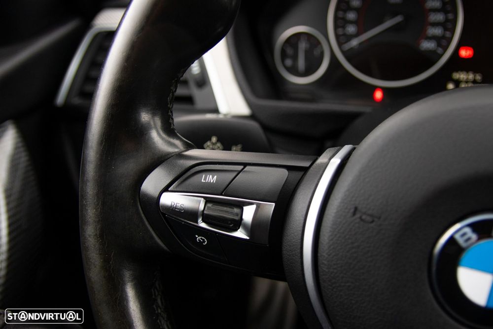 BMW 330 e iPerformance Pack M - 24