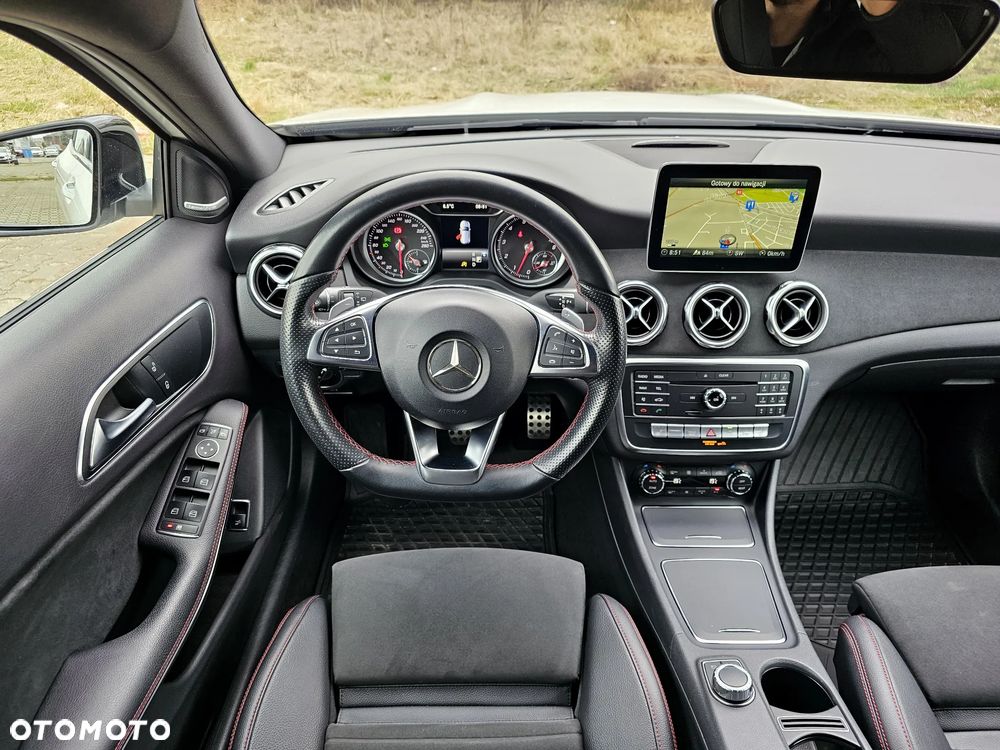 Mercedes-Benz GLA 200 7G-DCT AMG Line - 22