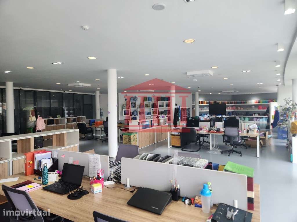 LOJA COMERCIAL COM 2.300 M2 PARA VENDA EM BARCELOS - Grande imagem: 3/10