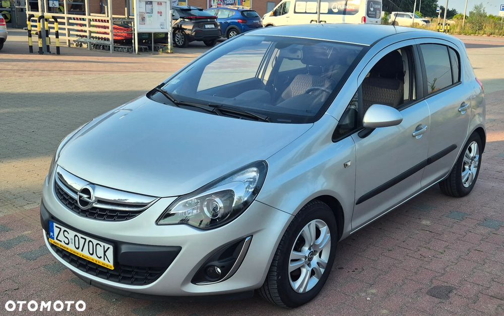 Opel Corsa 1.4 16V Cosmo - 14