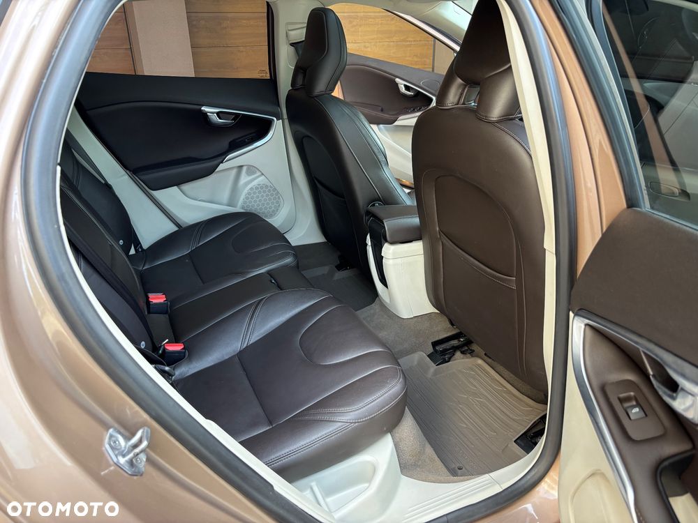 Volvo V40 T3 Summum - 23