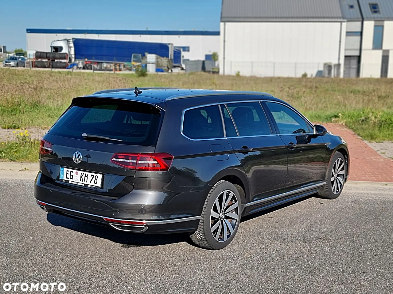 Volkswagen Passat - 12