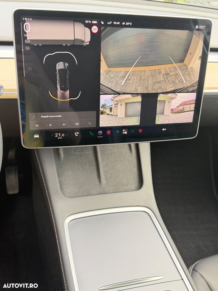 Tesla Model Y - 16