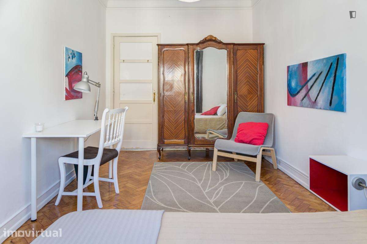 Quarto - localizado em São Sebastião Lisbon - Grande imagem: 3/16