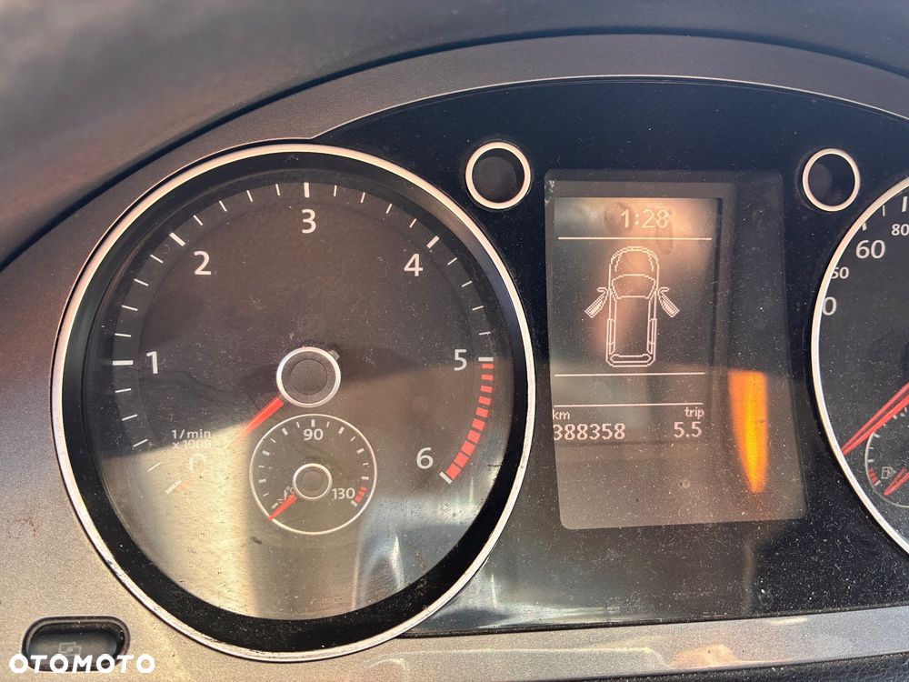 Volkswagen Passat 2.0 TDI DPF BlueMot Trendline - 9