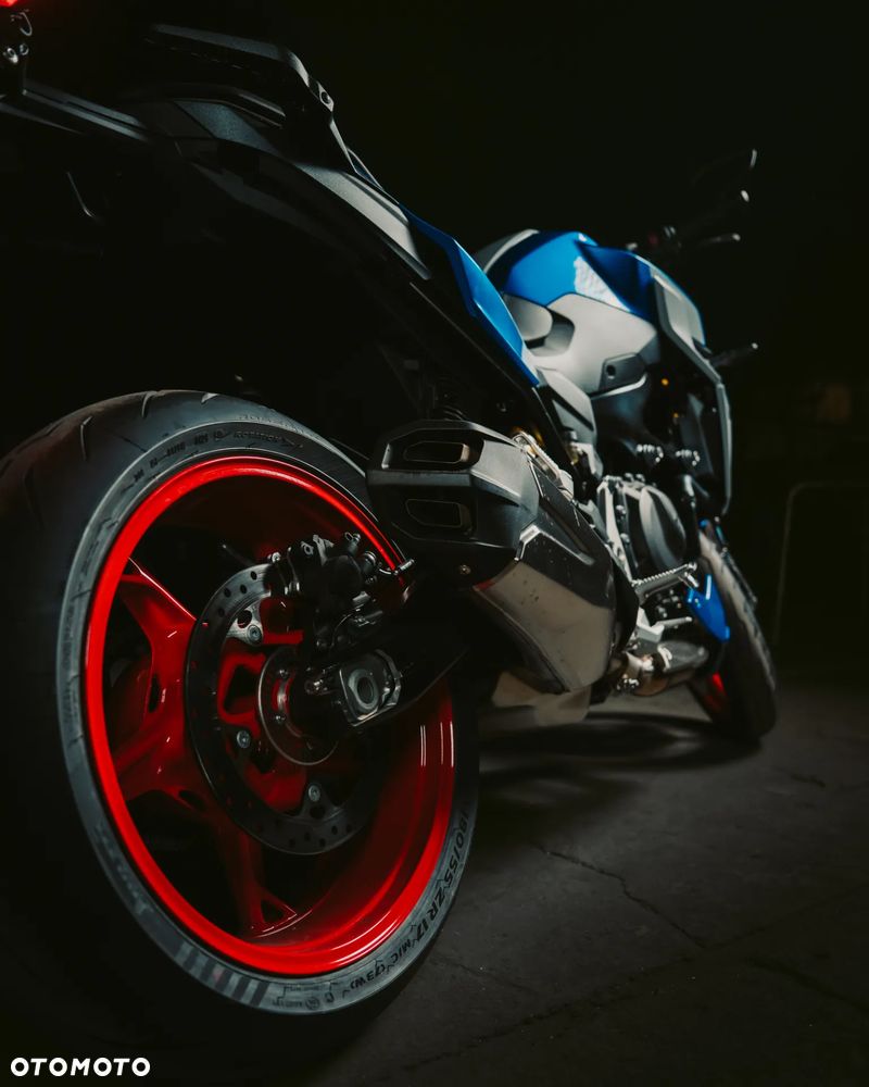 BMW F - 9