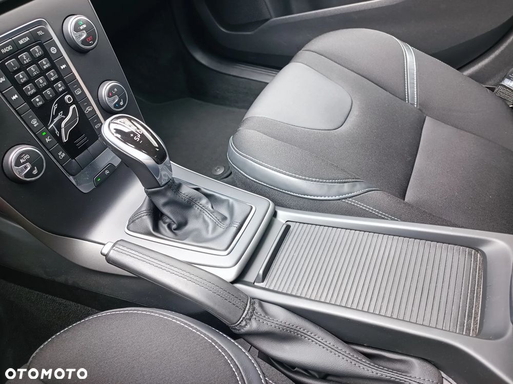 Volvo V40 T3 Geartronic Momentum - 27