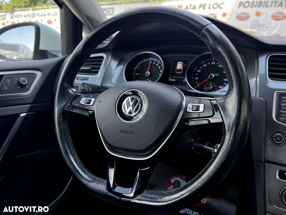 Volkswagen Golf - 10