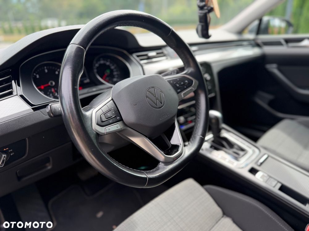 Volkswagen Passat Variant 2.0 TDI SCR DSG Business - 18