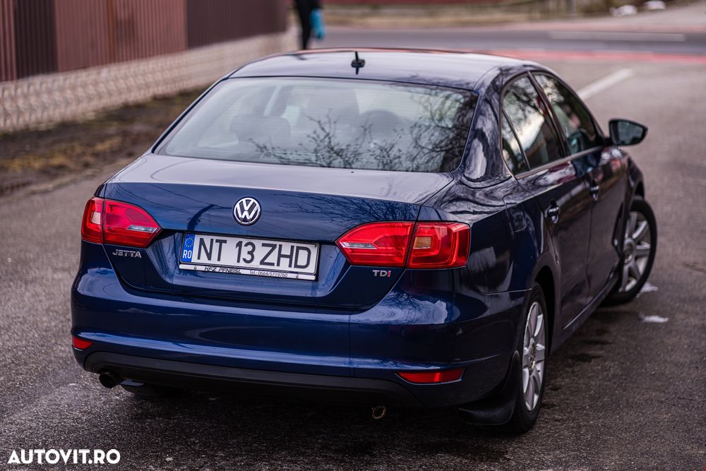 Volkswagen Jetta 1.6 TDI DSG Life - 4