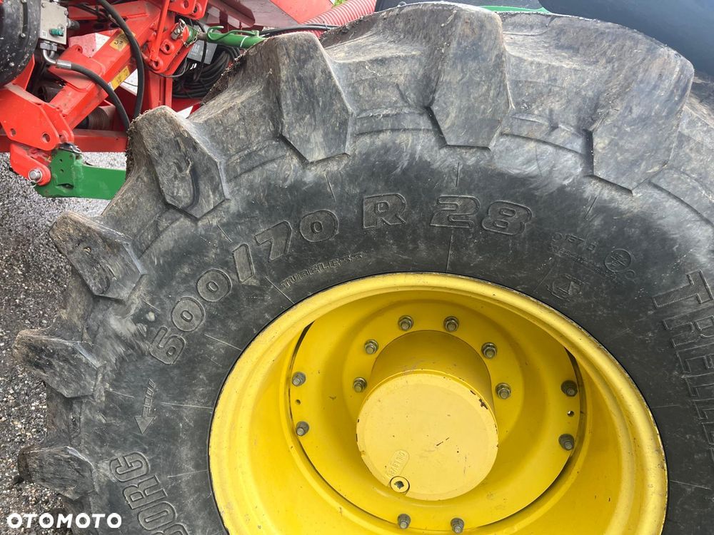 John Deere 6215R - 7