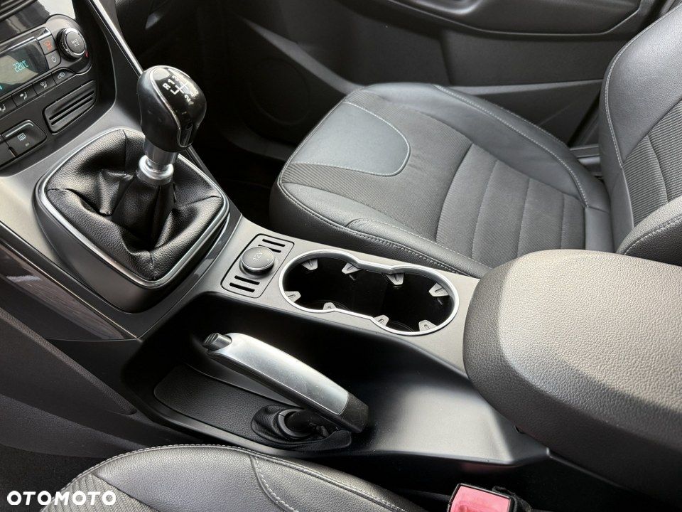 Ford Kuga 2.0 TDCi 2x4 Titanium - 26