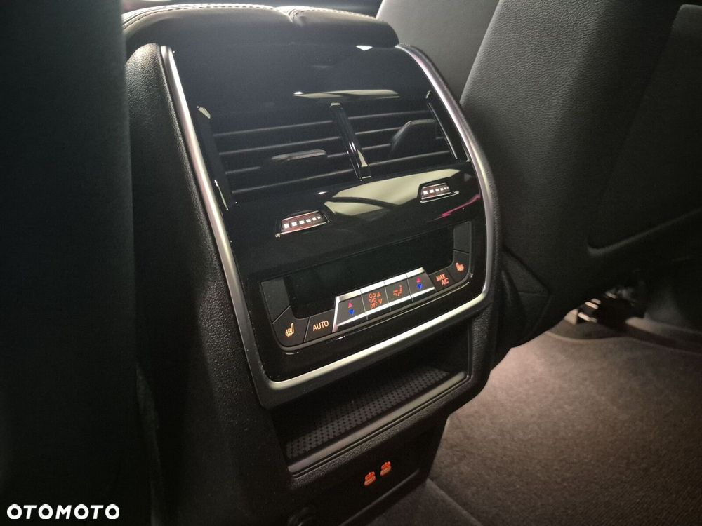 BMW X7 - 26