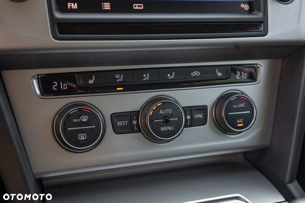 Volkswagen Passat Variant 2.0 TDI SCR DSG - 27
