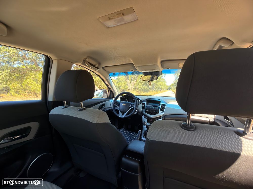 Chevrolet Cruze 1.6 LS - 6