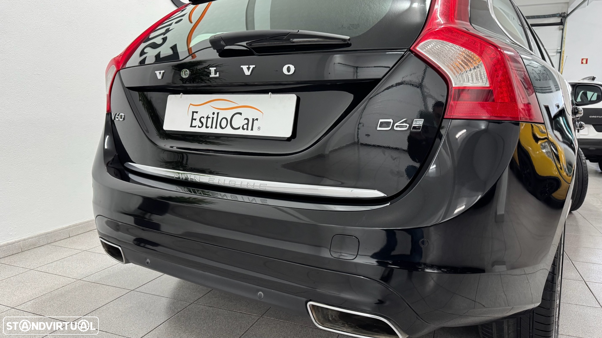 Volvo V60 2.4 D6 R-Design AWD Phev - 7