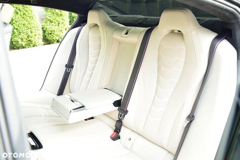 BMW Seria 8 - 24