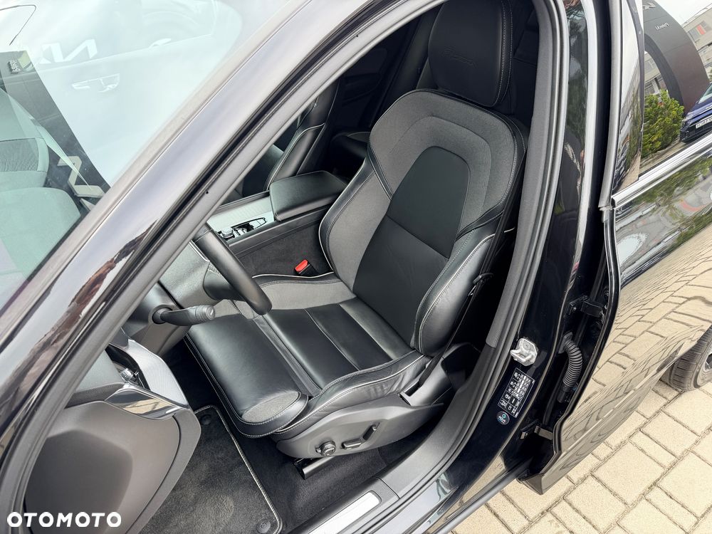 Volvo XC 60 T4 R-Design - 17