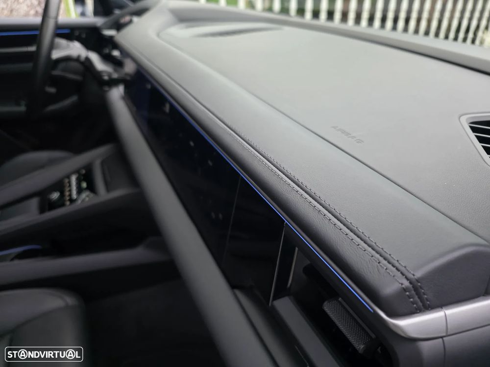 Porsche Macan Electric 4 - 15