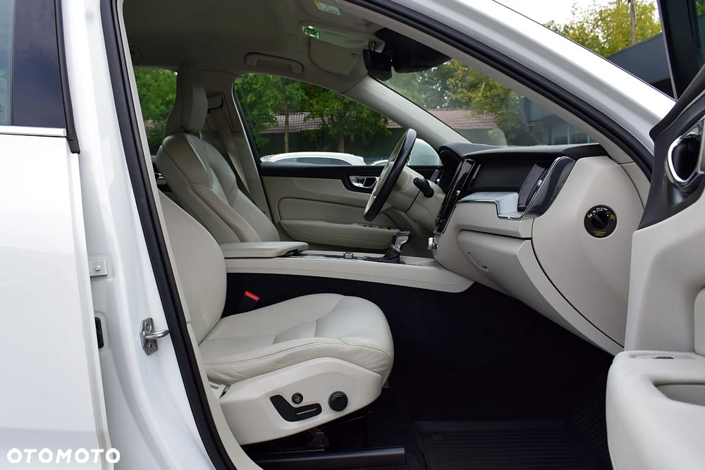 Volvo XC 60 D4 AWD Momentum - 8