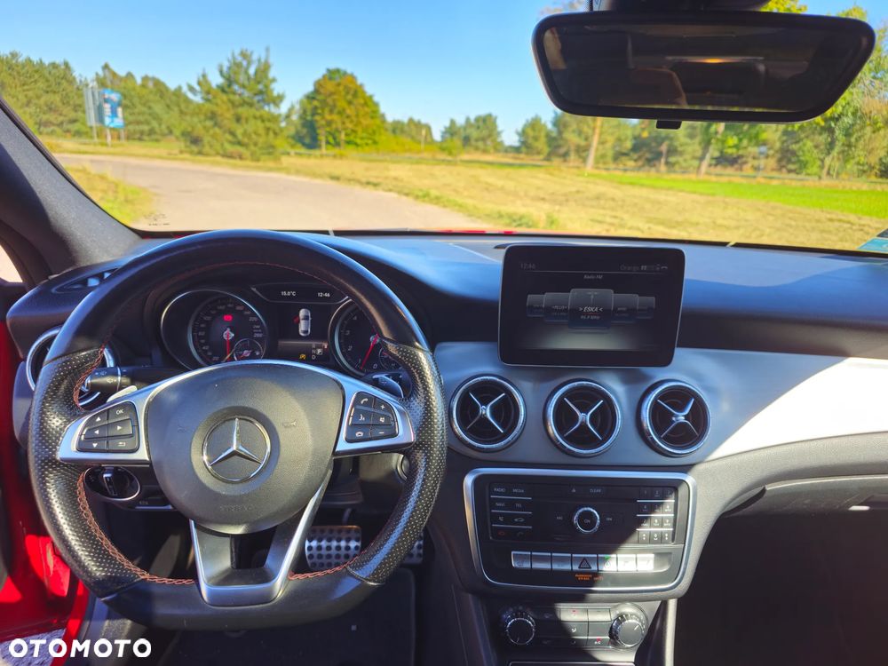 Mercedes-Benz CLA 220 4-Matic AMG Line - 13