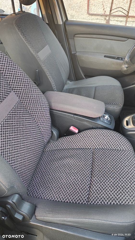 Renault Grand Scenic - 8