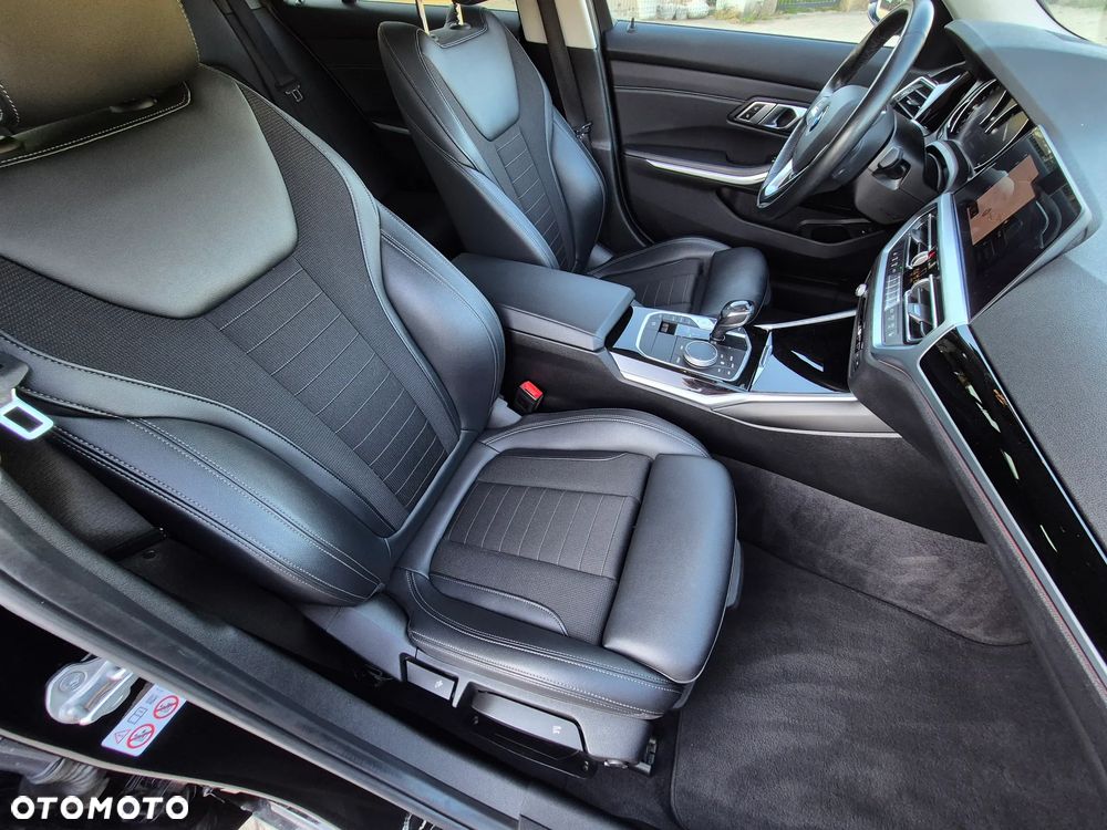 BMW Seria 3 330i Sport Line - 18