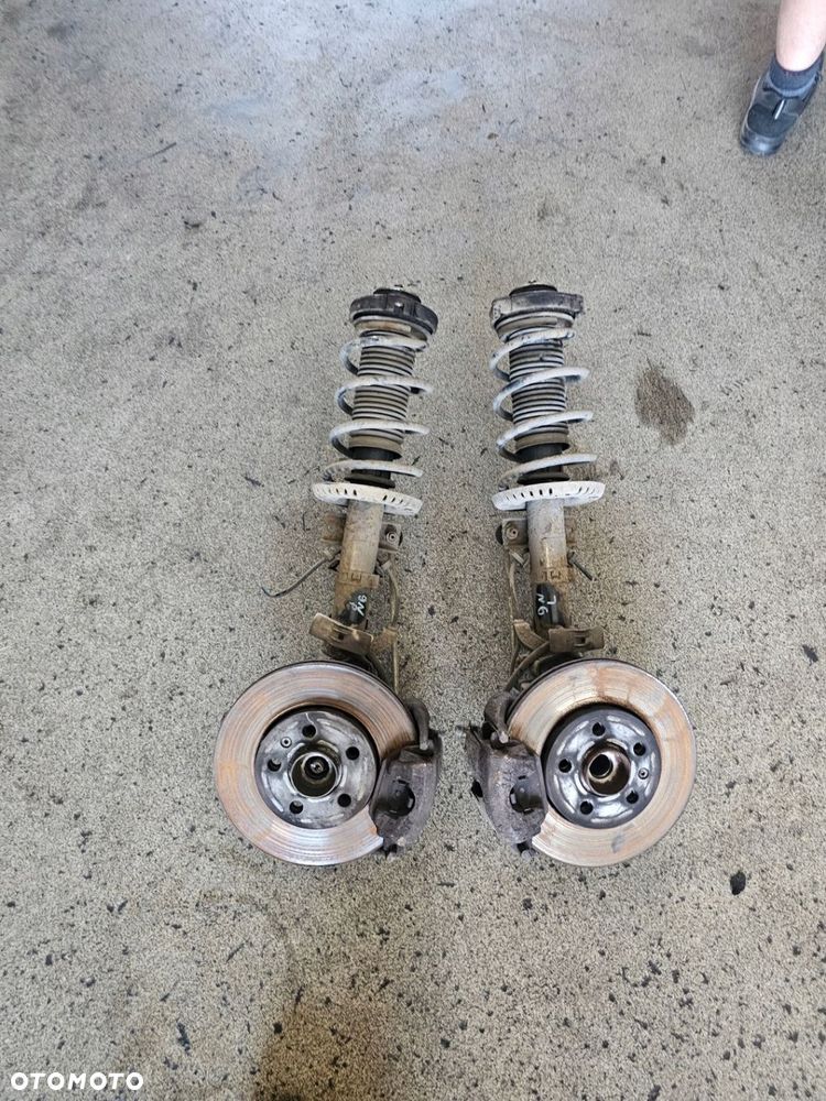 Mcpherson zwrotnica prawy lub lewy Volkswagen Polo 9N - 1