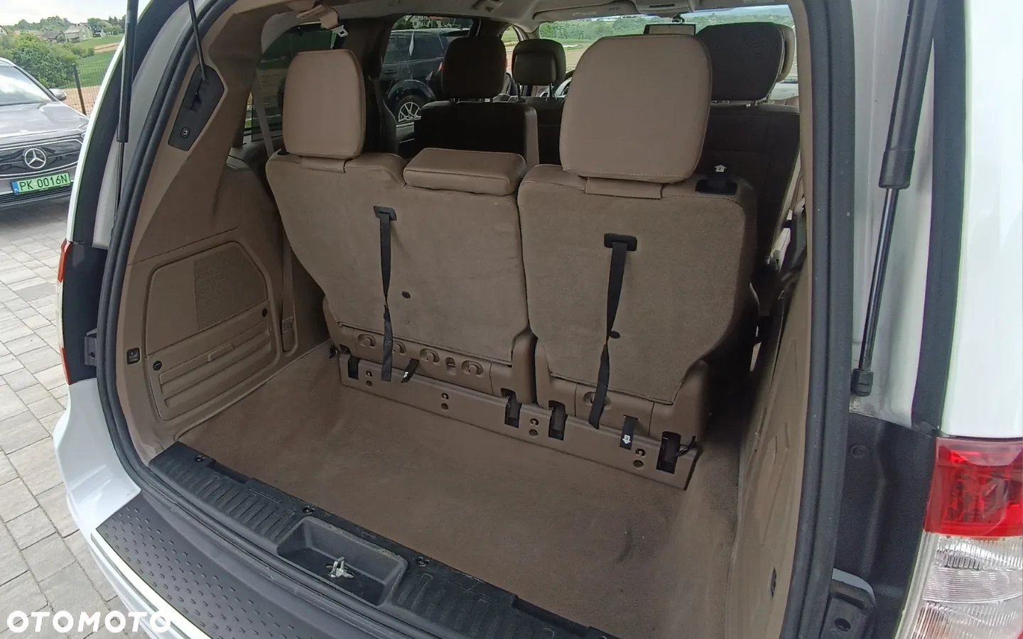 Chrysler Town & Country 3.6 Limited - 16